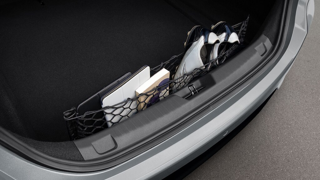 Organiza el espacio de tu Chevrolet Onix 2025 sedán deportivo, con la red de cajuela y más accesorios interiores
