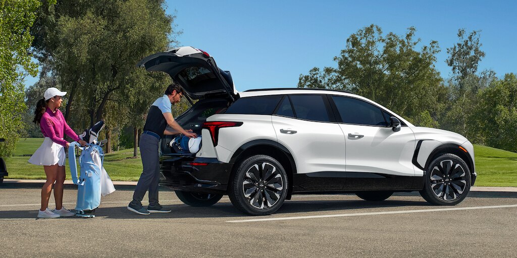 Apertura / cierre de cajuela con presencia, botón y botón remoto de Chevrolet Blazer EV 2025, camioneta SUV eléctrica