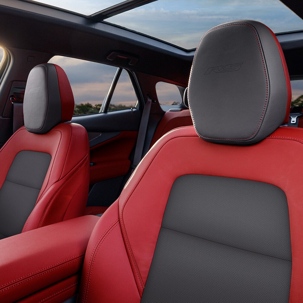 Asiento trasero abatible 60/40 y Cabezal central en segunda fila de asientos de Chevrolet Blazer EV 2025, SUV eléctrica